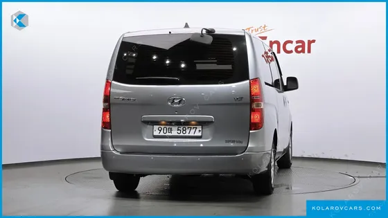 HYUNDAI STAREX 5-SEATER VAN