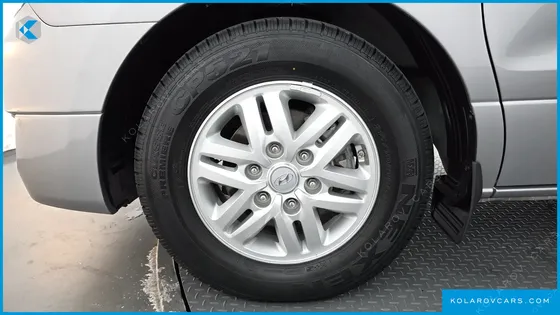HYUNDAI STAREX 5-SEATER VAN