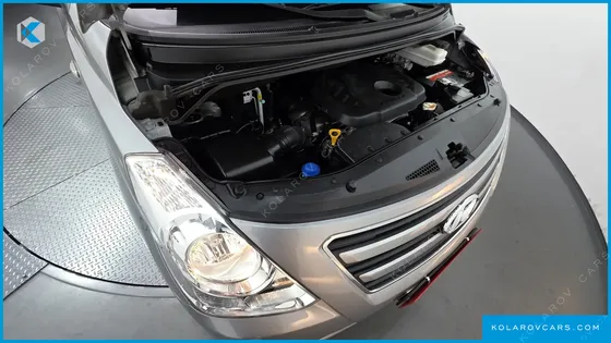 HYUNDAI STAREX 5-SEATER VAN