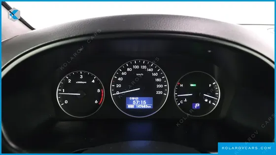HYUNDAI STAREX 5-SEATER VAN