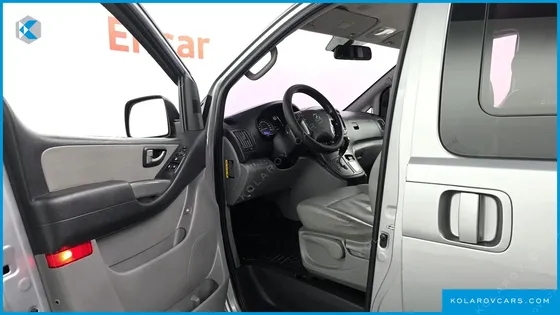 HYUNDAI STAREX 5-SEATER VAN