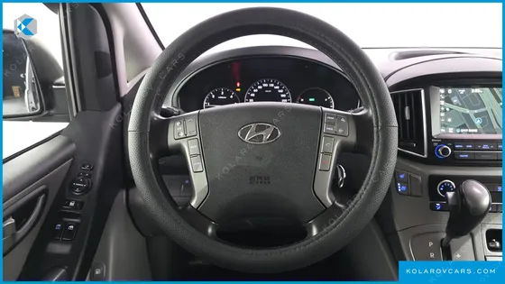 HYUNDAI STAREX 5-SEATER VAN