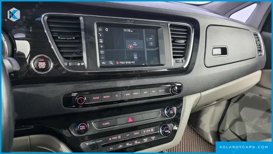 KIA CARNIVAL 9-SEATER PRSTIGE
