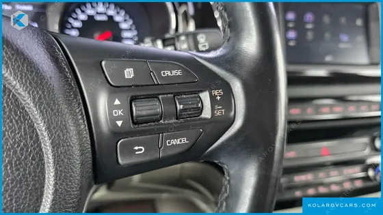 KIA CARNIVAL 9-SEATER PRSTIGE