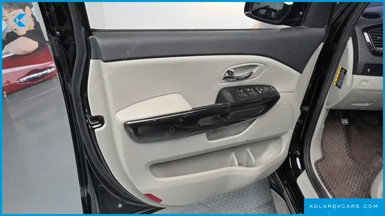 KIA CARNIVAL 9-SEATER PRSTIGE