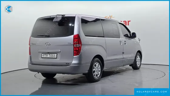 HYUNDAI STAREX 5-SEATER VAN