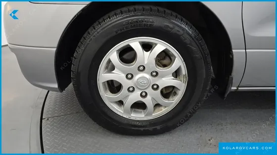 HYUNDAI STAREX 5-SEATER VAN