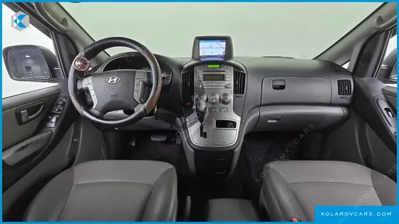 HYUNDAI STAREX 5-SEATER VAN