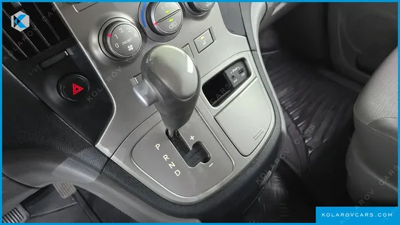 HYUNDAI STAREX 5-SEATER VAN