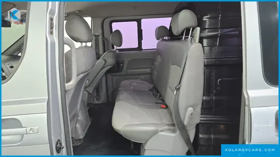 HYUNDAI STAREX 5-SEATER VAN