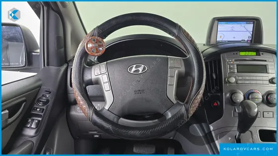 HYUNDAI STAREX 5-SEATER VAN