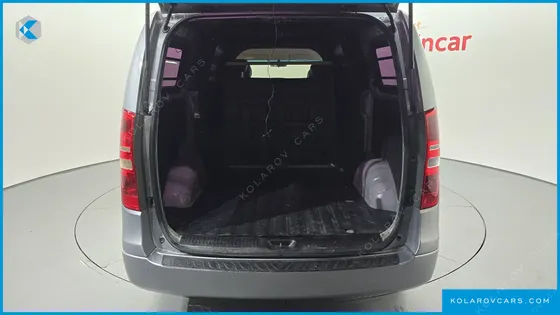 HYUNDAI STAREX 5-SEATER VAN
