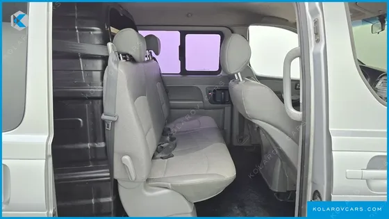HYUNDAI STAREX 5-SEATER VAN