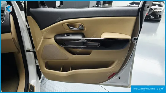 KIA CARNIVAL 9-SEATER NOBLESSE SPECIAL