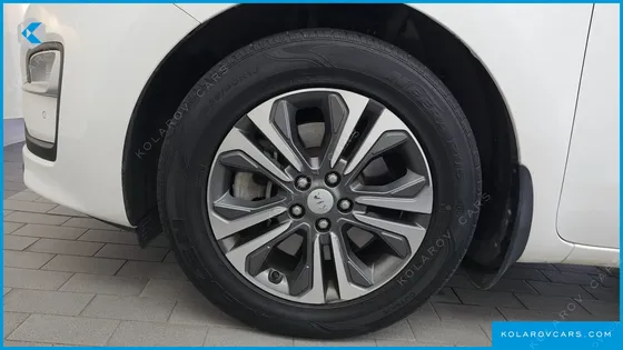 KIA CARNIVAL 11-SEATER PRESTIGE