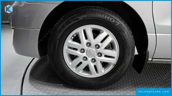 HYUNDAI STAREX 5-SEATER VAN