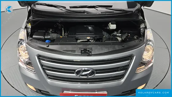 HYUNDAI STAREX 5-SEATER VAN
