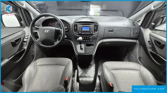 HYUNDAI STAREX 5-SEATER VAN