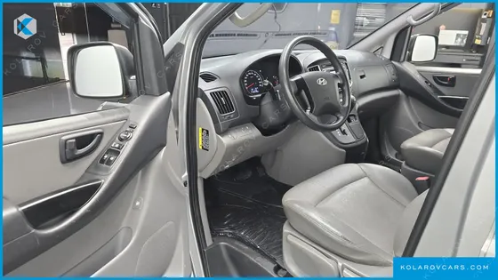HYUNDAI STAREX 5-SEATER VAN