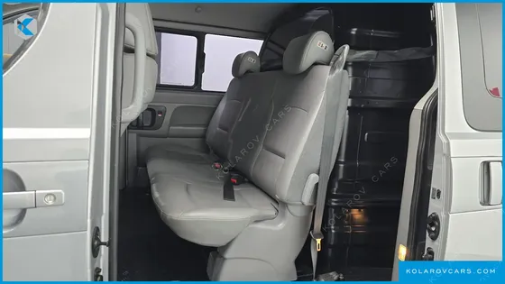 HYUNDAI STAREX 5-SEATER VAN