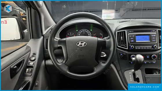 HYUNDAI STAREX 5-SEATER VAN