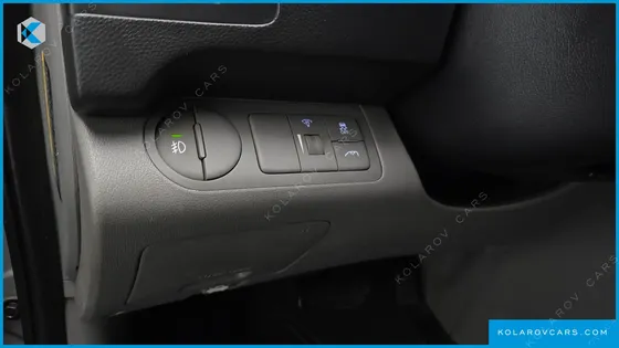 HYUNDAI STAREX 5-SEATER VAN