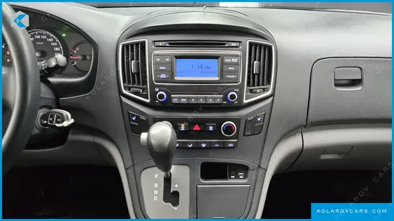 HYUNDAI STAREX 5-SEATER VAN