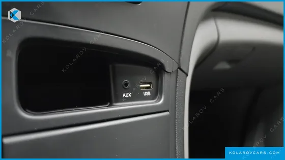 HYUNDAI STAREX 5-SEATER VAN