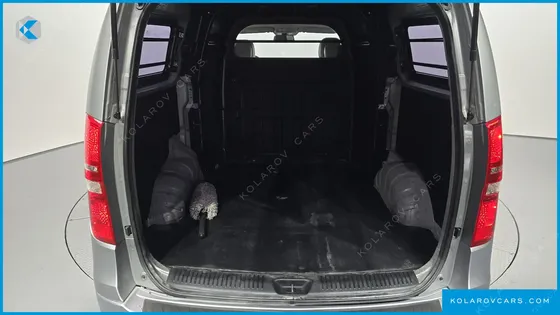 HYUNDAI STAREX 5-SEATER VAN
