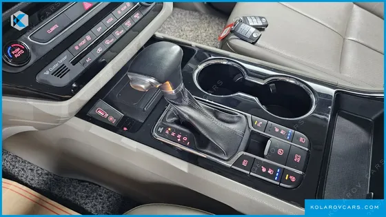 KIA CARNIVAL 9-SEATER NOBLESSE SPECIAL