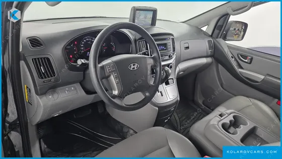 HYUNDAI STAREX 3-SEATER VAN
