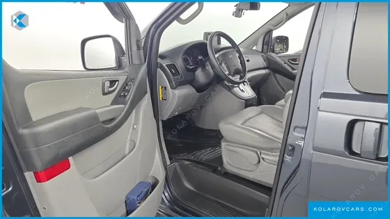 HYUNDAI STAREX 3-SEATER VAN