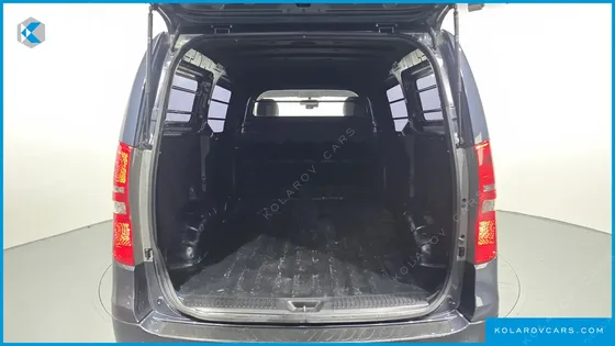 HYUNDAI STAREX 3-SEATER VAN