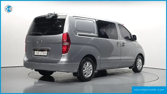HYUNDAI STAREX 5-SEATER VAN