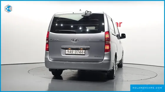 HYUNDAI STAREX 5-SEATER VAN