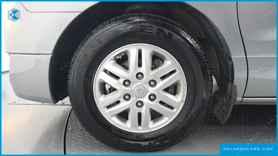 HYUNDAI STAREX 5-SEATER VAN