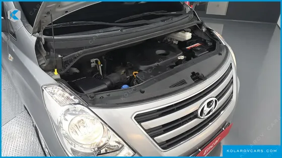 HYUNDAI STAREX 5-SEATER VAN
