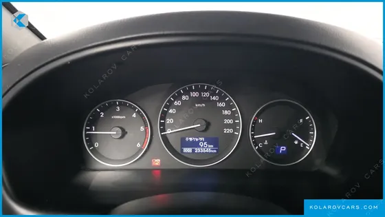 HYUNDAI STAREX 5-SEATER VAN