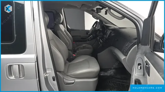HYUNDAI STAREX 5-SEATER VAN