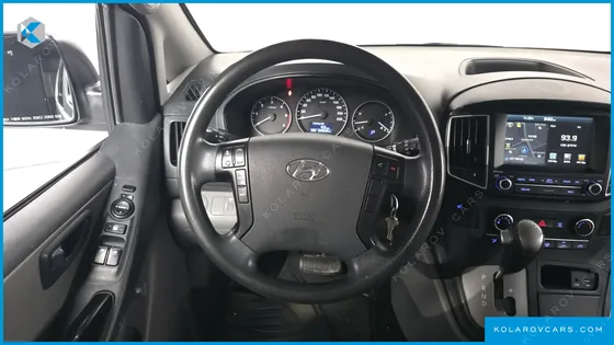HYUNDAI STAREX 5-SEATER VAN