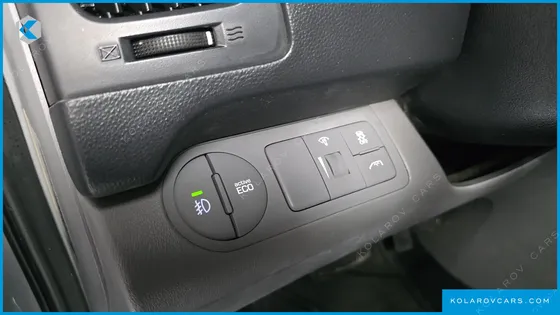 HYUNDAI STAREX 5-SEATER VAN