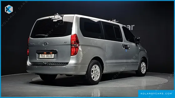 HYUNDAI STAREX 5-SEATER VAN