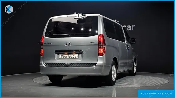 HYUNDAI STAREX 5-SEATER VAN