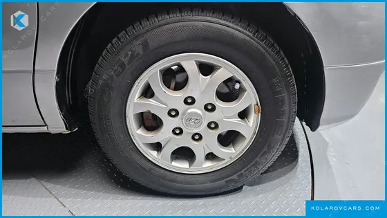 HYUNDAI STAREX 5-SEATER VAN
