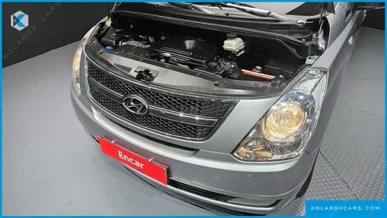 HYUNDAI STAREX 5-SEATER VAN