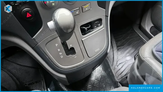 HYUNDAI STAREX 5-SEATER VAN