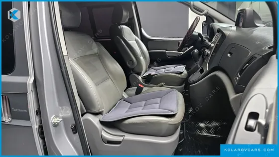 HYUNDAI STAREX 5-SEATER VAN