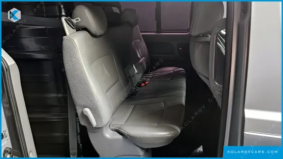 HYUNDAI STAREX 5-SEATER VAN