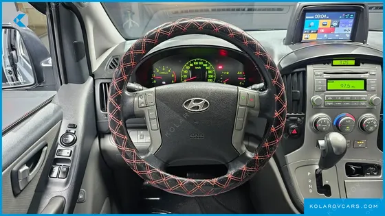 HYUNDAI STAREX 5-SEATER VAN