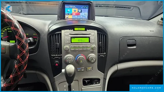 HYUNDAI STAREX 5-SEATER VAN